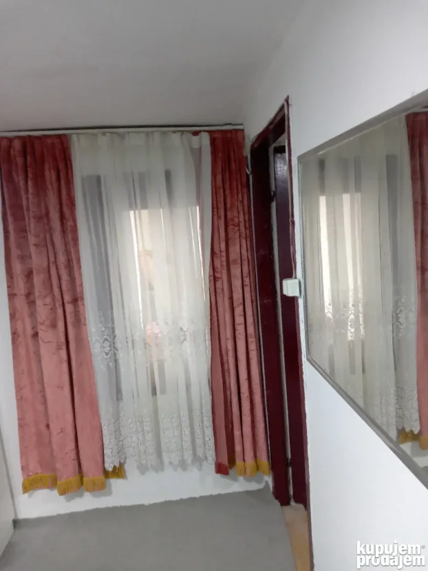 mali Leskovac 21, Karaburma, 3.0 trosobna, 50 m²