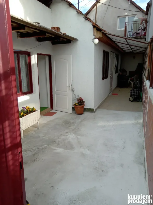mali Leskovac 21, Karaburma, 3.0 trosobna, 50 m²