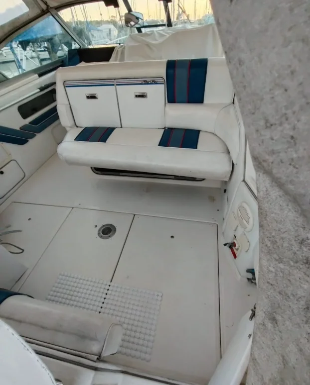 Prodaje se Americka nepotopiva jahta Sea Ray 290 sa 2 kabine