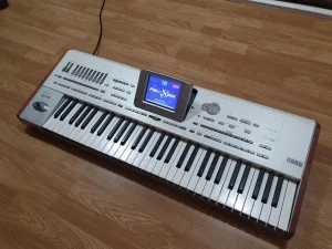Korg Pa2 sa dobar set sa bas i kontre solo boje karaoke