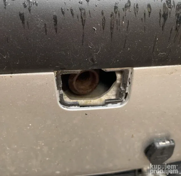 Čep/poklopac kuke prednji za BMW E46