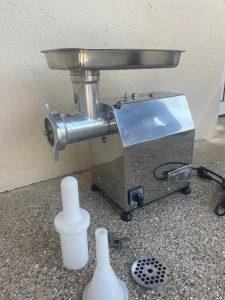 Mašina za Meso sa reduktorom  ima 2 smera mk22 1100w AKCIJA