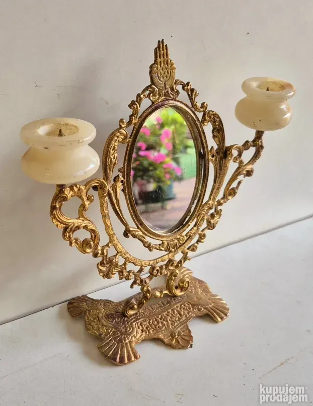 Prelepo staro mesingano ogledalo sa svecnjacima od onixa