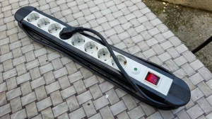 UNITECH EIM-470 - nemački produžni kabel, razdelnik 8 mesta