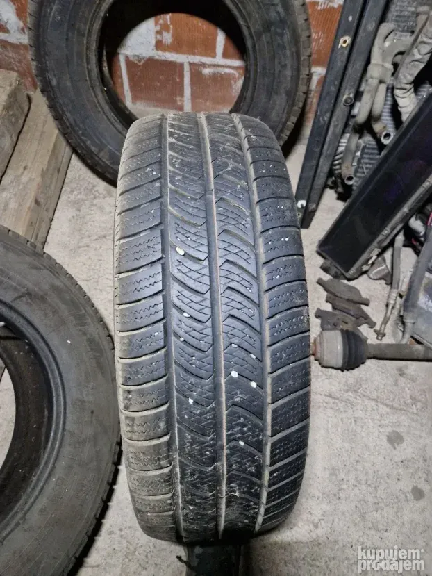 Zimska guma 225/70/15C