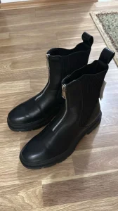 Reserved čizme broj 39