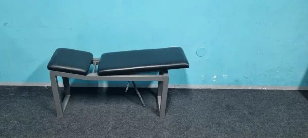 Masivna podesiva benč ( bench ) klupa za teretanu