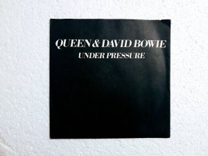 Queen And David Bowie-Under pressure/Soul brother-singl