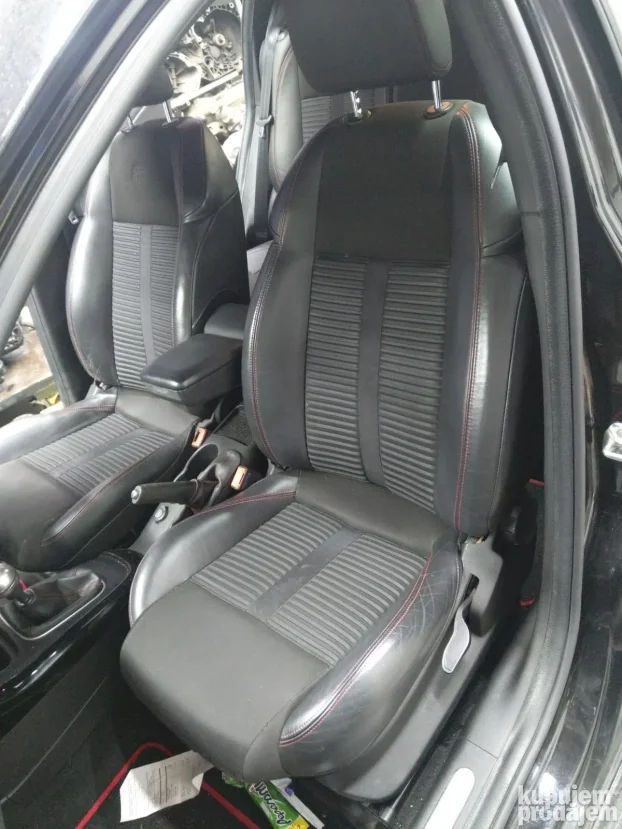 Alfa Romeo Giulietta kozna sedista broj 6