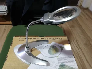 Stona lupa Sa led lampom. Manikir