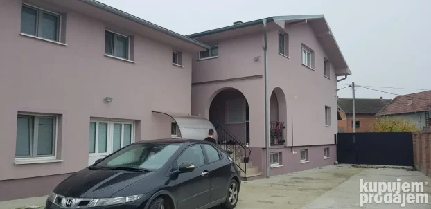 Izdajem poslovno stambeni prostor