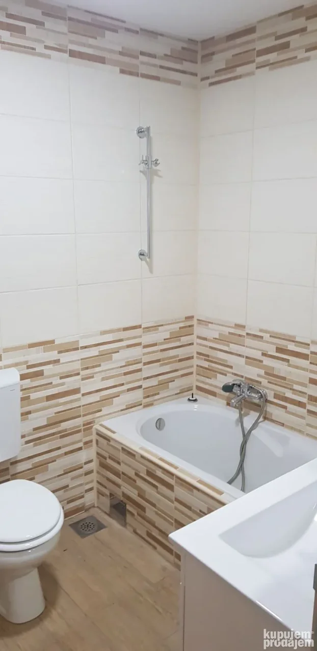 Izdajem poslovno stambeni prostor