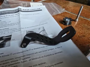 Adapter za prednje svetlo kaci se u vilu dole  NOV