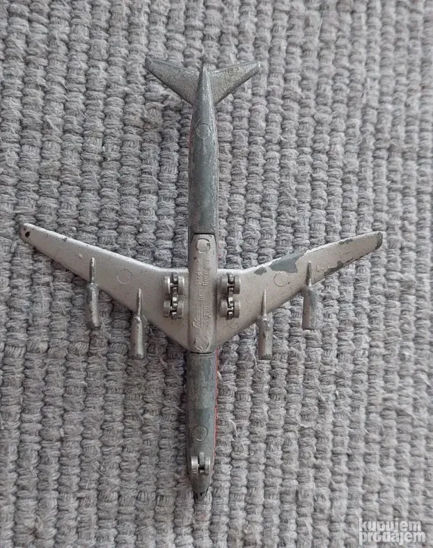Avion metalni