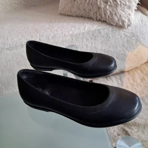 CROCS CRNE CIPELE PRIRODNA KOŽA za širu nogu, vel. 37/24cm