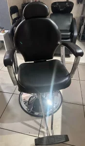 Prodajem stolicu za muško šišanje, nekorišćena, kao nova!