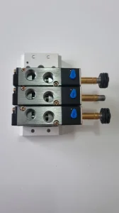 Pneumatski ventili 4V210-08 na manifold bazi