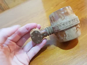 Stara drvena figura