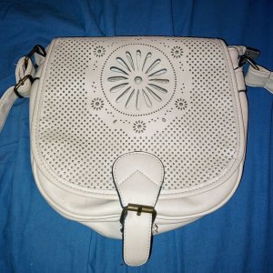 Krem ženska manja torba lepo očuvana