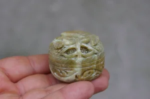 Kutija za dragocene predmete od Serpentina Kentaur