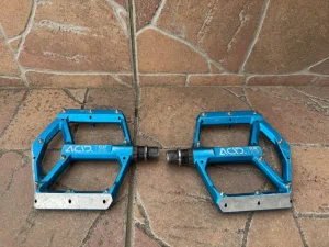 Cube Acid platforma pedale alu plave