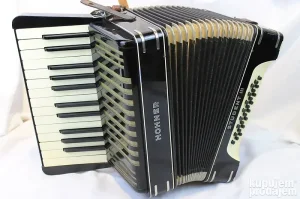 ODLIČNA HOHNER STUDENT II 16 basova dečja harmonika za uzras