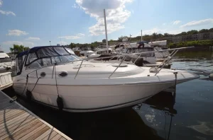 Prodajem jahtu Monterey 302 sa 2 kabine, 2 motora, nepotopiv