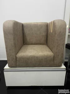 Pedikirska fotelja sa postojem uz fioku