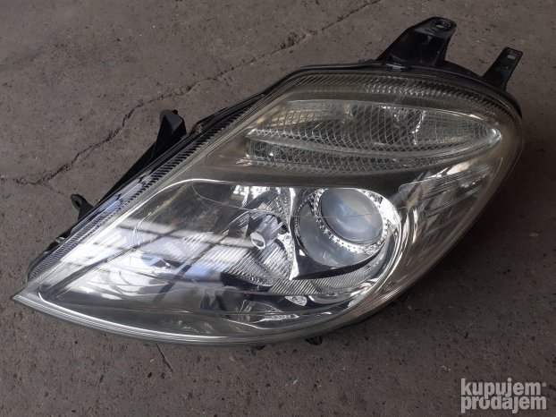 Citroen C8 desni far ksenon