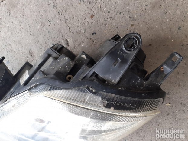 Citroen C8 desni far ksenon