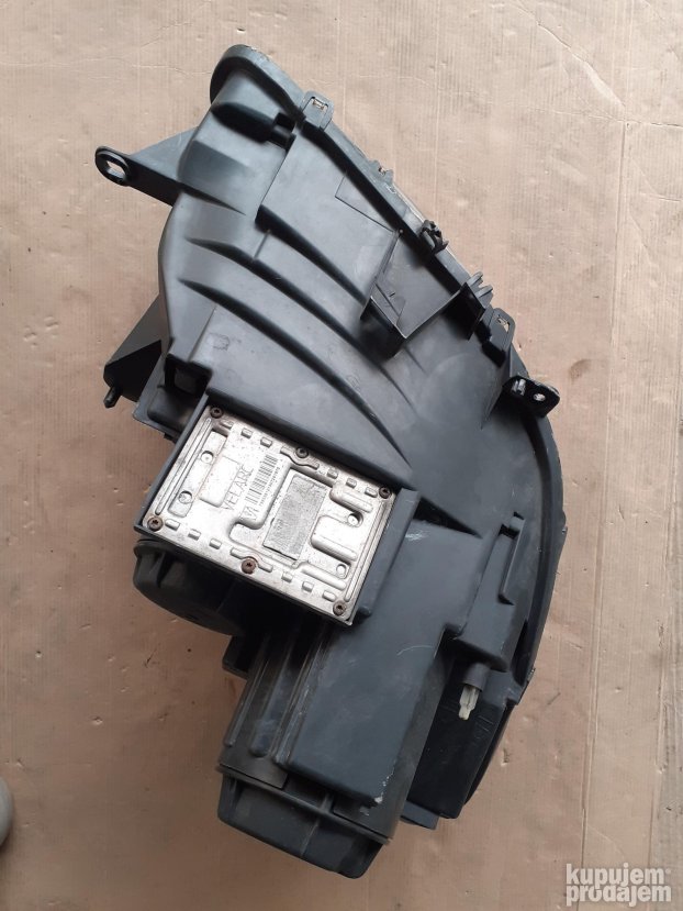 Citroen C8 desni far ksenon