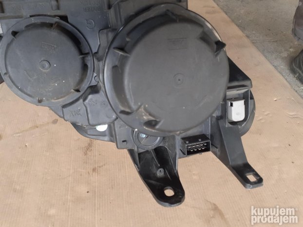 Citroen C8 desni far ksenon