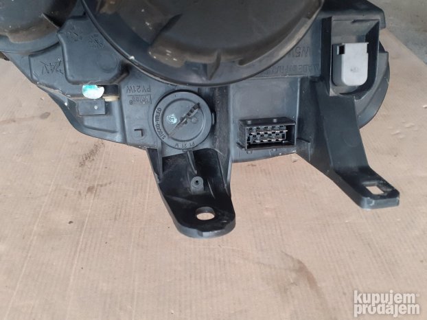 Citroen C8 desni far ksenon