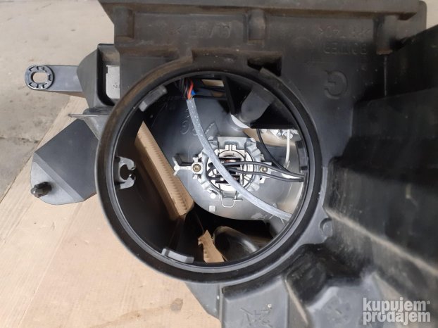 Citroen C8 desni far ksenon