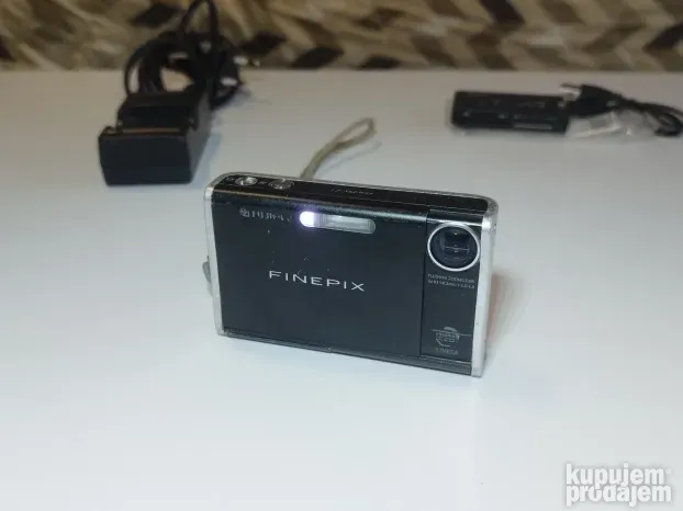 FUJIFILM FinePix Z1 レッド　デジカメ　ケース付き FUJIFILM/富士フィルム FinePix Z1 デジタルカメラ 赤【中古品