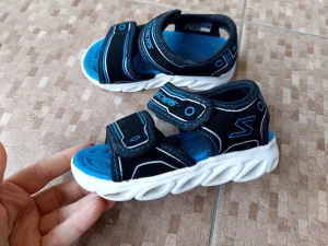 Skechers sandale za decaka broj 24