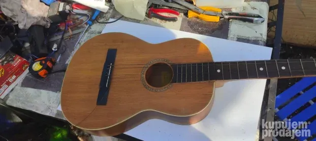 gitara stara akusticna reghin 1980 godina za sredjivanje