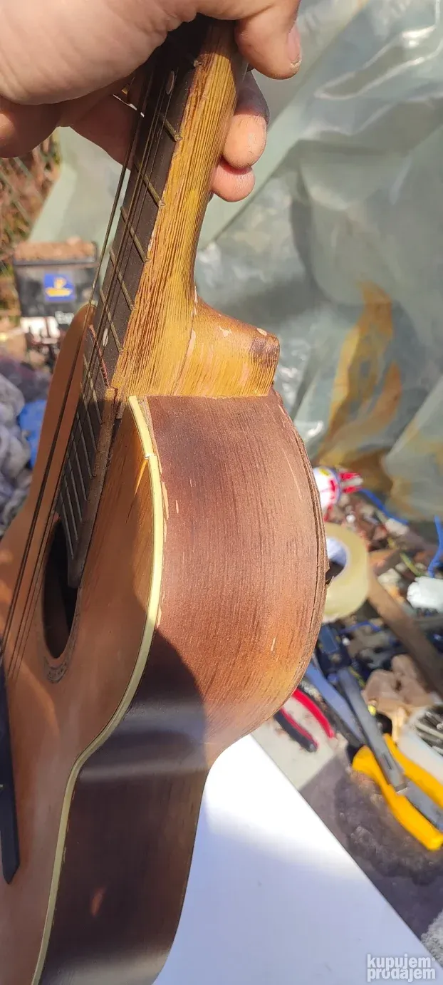 gitara stara akusticna reghin 1980 godina za sredjivanje