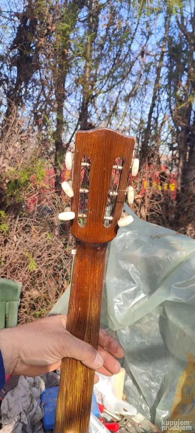 gitara stara akusticna reghin 1980 godina za sredjivanje