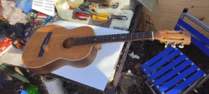 gitara stara akusticna reghin 1980 godina za sredjivanje