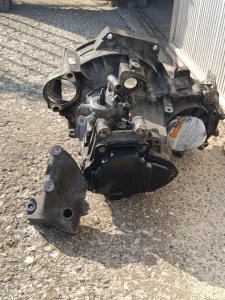 Prodajem menjač manuelni 5 brzina škoda oktavija A5