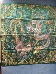 Stolnjak i jastučnice vezene Kineske