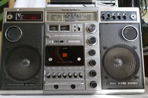 Universum radio kasetofon