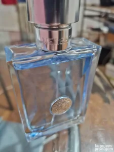 Prodajem muski parfem Versace