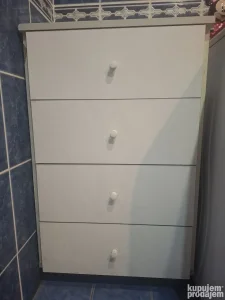 Bela komoda sa 4 fioke