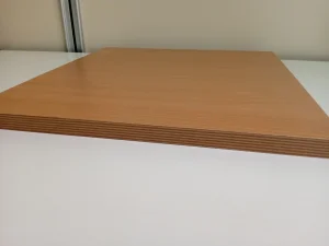 Polica od univera dezen bukva