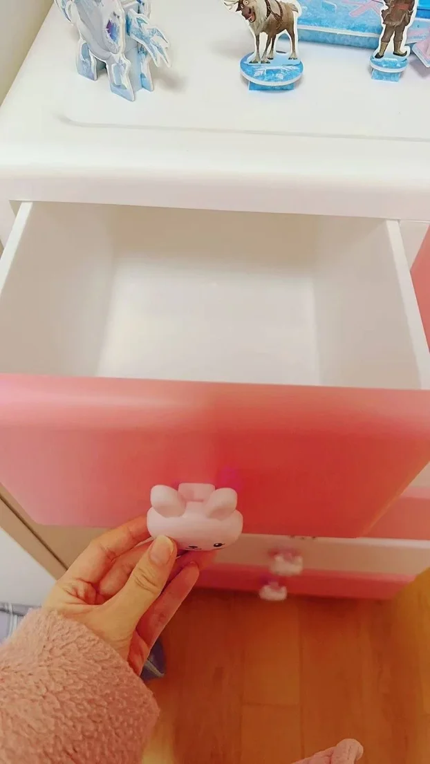 Drvena visokokvalitetna komoda za bebine i decije stvari