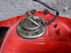 Honda cbr 600 f4i pumpa goriva