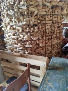 Beo kukuruz i brasno belo i zuto, na manje i vece