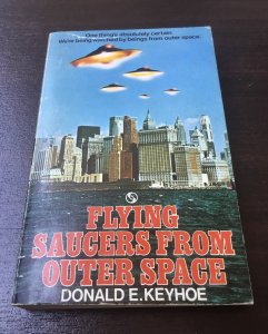 KNJIGA - Flying saucers from outerspace, Donald E. Keyhoe